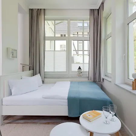 Villa Waldstrasse 10 *